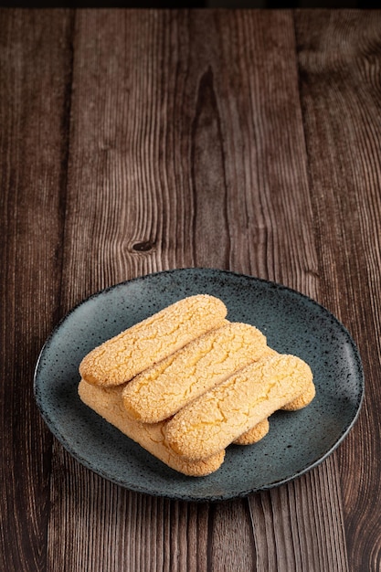 Galletas Ladyfingers en la mesa