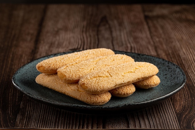 Galletas Ladyfingers en la mesa