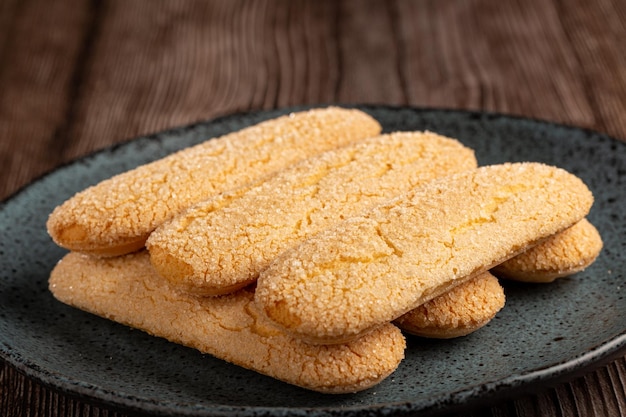 Galletas Ladyfingers en la mesa