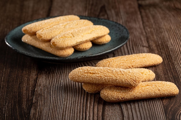 Galletas Ladyfingers en la mesa