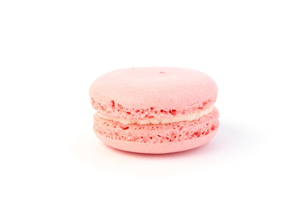 Galletas de macaron francés sobre fondo blanco Postre dulceCerrar