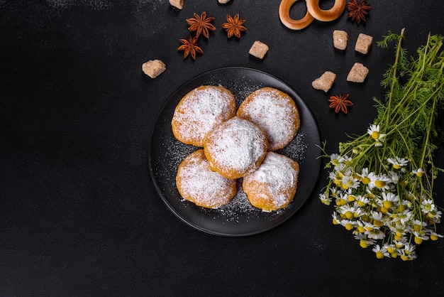 Galletas de maíz caseras en mesa de hormigón pastelería vegana vegetariana casera saludable