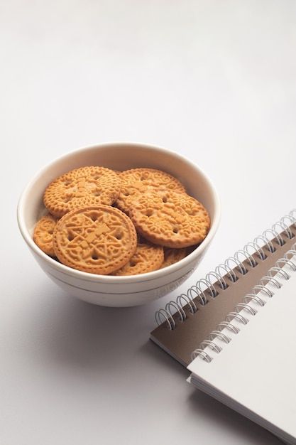 Galletas de mantequilla. Galletas dulces en placa