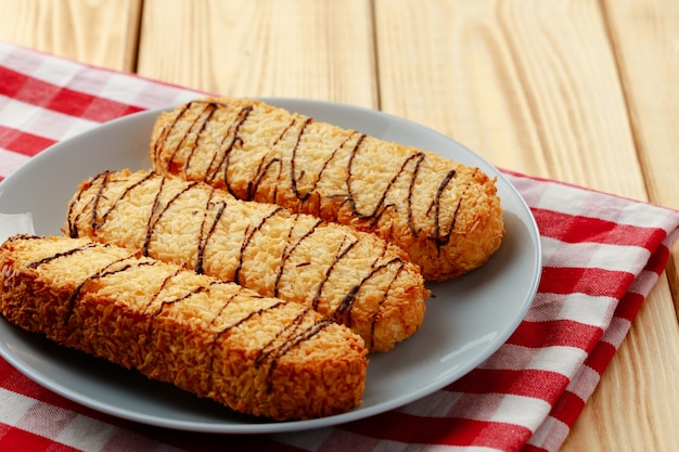 Galletas de mantequilla sobre tabla de madera cerrar