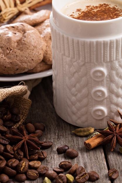 Foto galletas de merengue de chocolate y especias de café