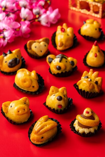 Las galletas Nastar o la tarta de piña son pequeños pasteles rellenos o cubiertos con mermelada de piña.