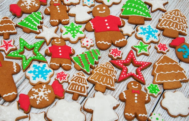 Galletas de Navidad de jengibre y miel de colores