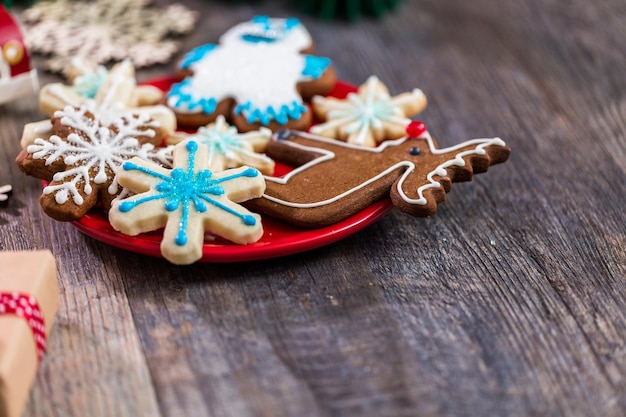 Galletas navideñas decoradas con royal icing.