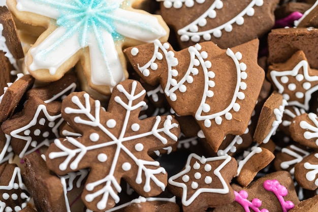 Galletas navideñas de jengibre y azúcar con royal icing.