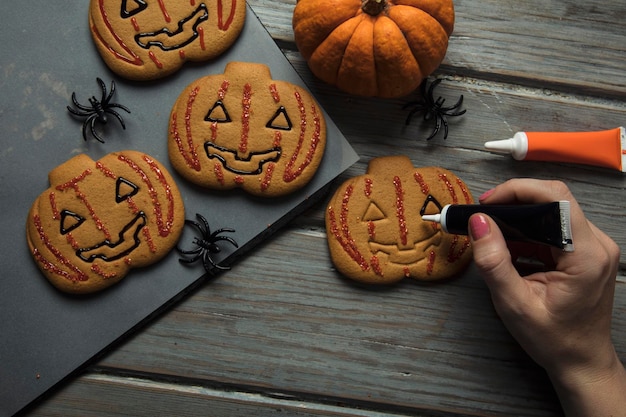 Galletas de pan de jengibre de calabaza de Halloween