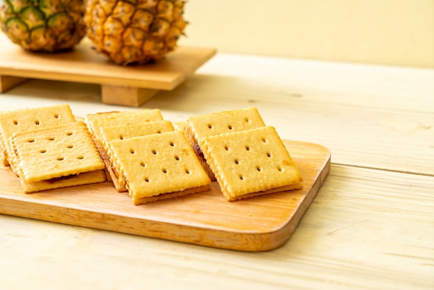 galletas de queso con mermelada de piña