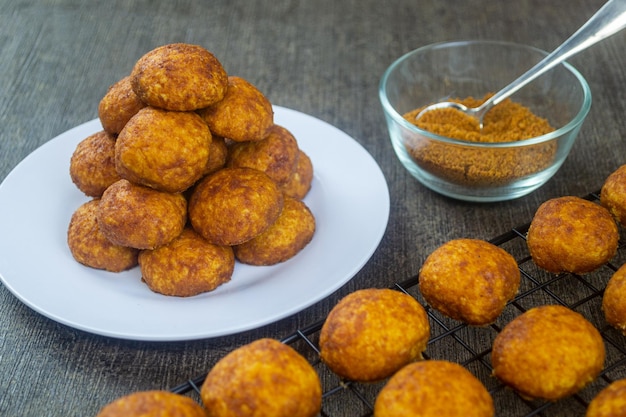 galletas de queso de palma comida deliciosa que tiene un sabor dulce y salado.