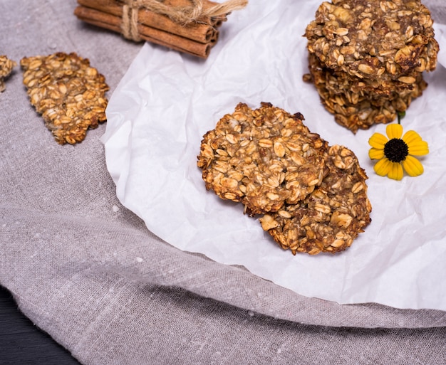 Foto galletas redondas de avena caseras