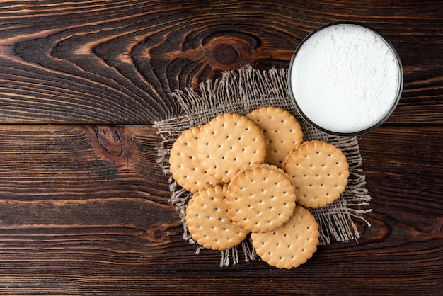 Foto galletas con relleno de leche