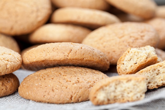 Galletas rotas horneadas con harina de avena y trigo