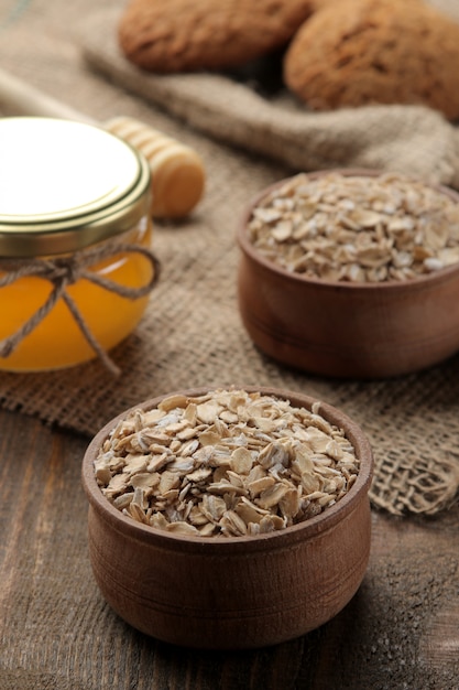 Foto galletas secas de avena, miel y avena