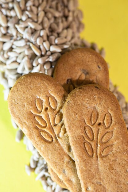 Foto galletas secas saludables con cereales y semillas