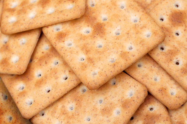 Galletas secas sobre la mesa