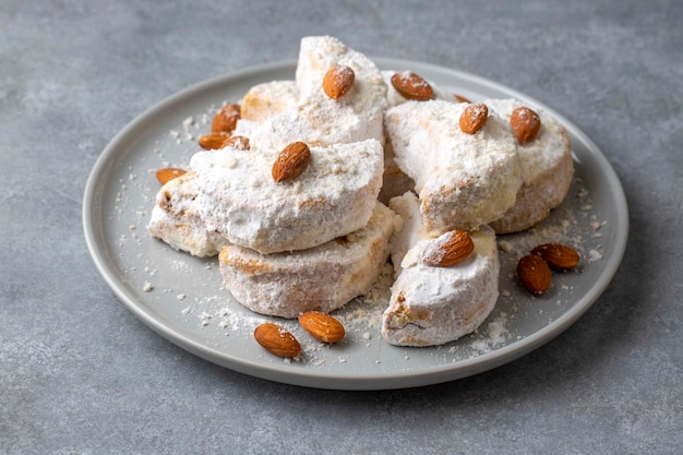 Las galletas tradicionales de Kavala con almendras