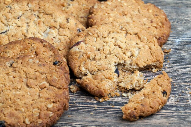 Galletas de trigo y avena con maní, primer plano