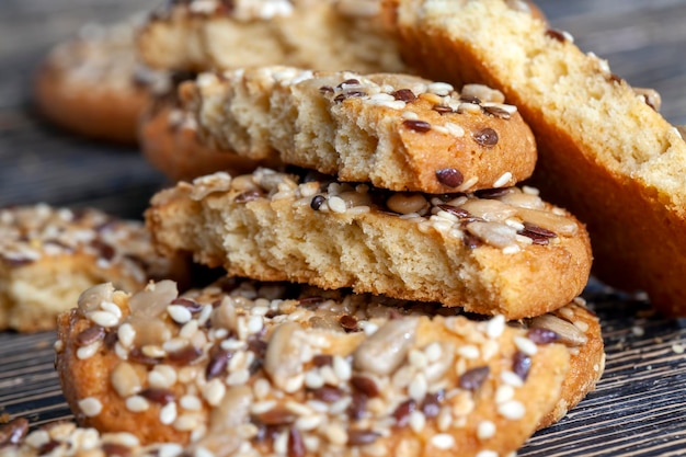 Galletas de trigo con semillas de lino y girasol