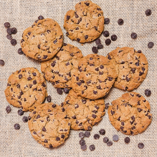 Galletas vista superior con chips de chocolate