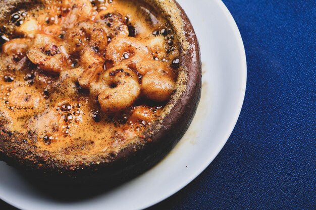 Gambas marineras fritas con salsa de mantequilla