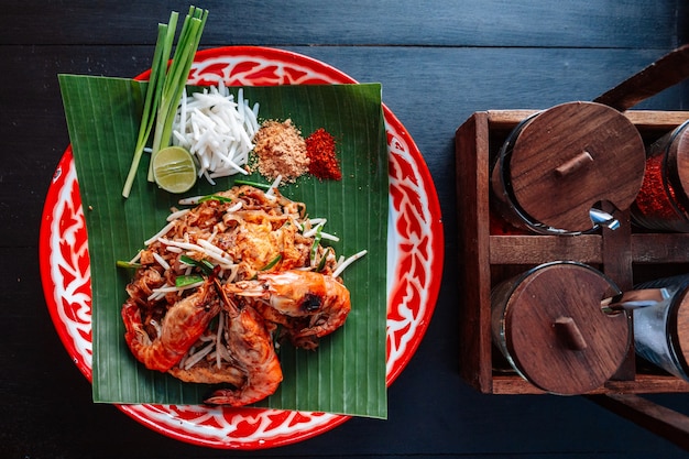 Gambas o camarones Pad Thai.