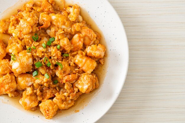 Gambas salteadas con ajo y pasta de gambas