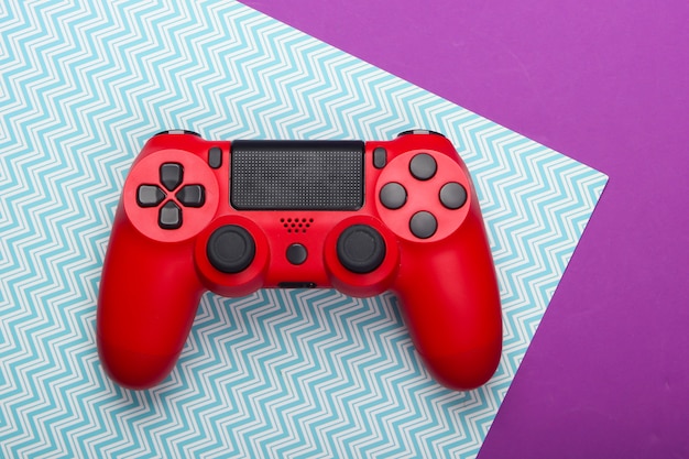 Foto gamepad vermelho em azul roxo