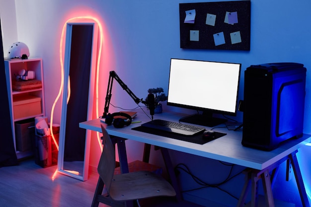 Gaming-Setup in Neon