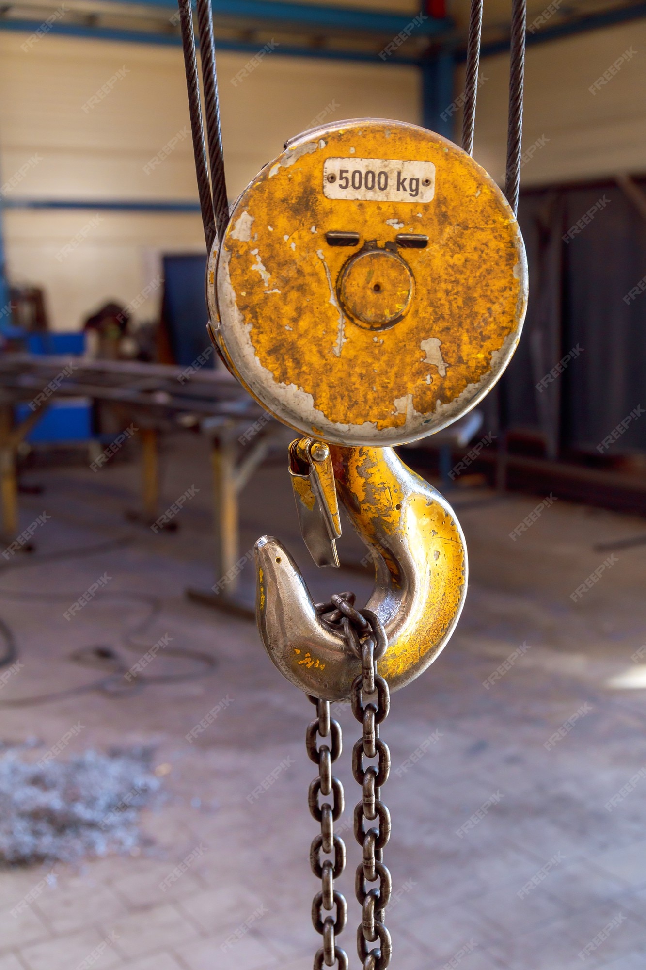 Gancho para grúa industrial. fábrica de cadenas y ganchos para grúas aéreas Foto Premium