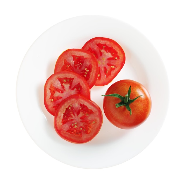 Ganze und in Scheiben geschnittene Tomaten