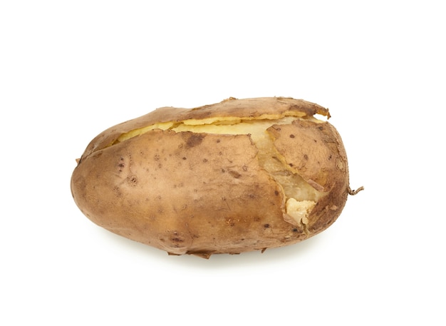 Ganze ungeschälte gekochte Kartoffel isoliert auf Weiß