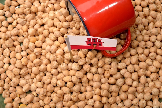 Foto garbanzos o garbanzos con bandera de gibraltar