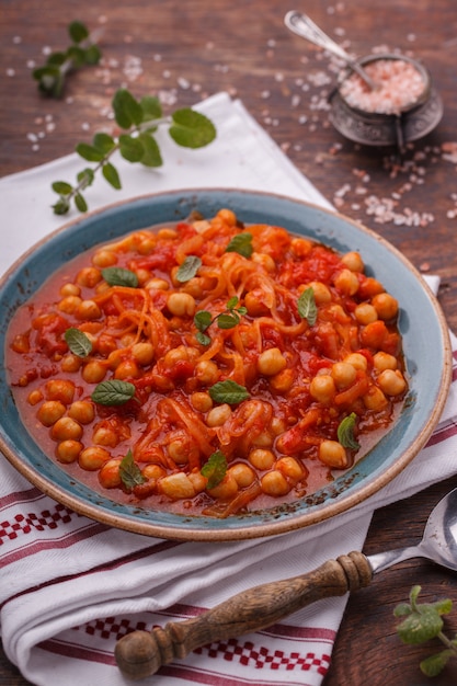 Garbanzos Con Tomate