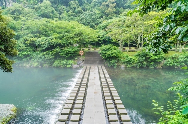 Garden park bei cheonjiyeon-wasserfällen in jeju island