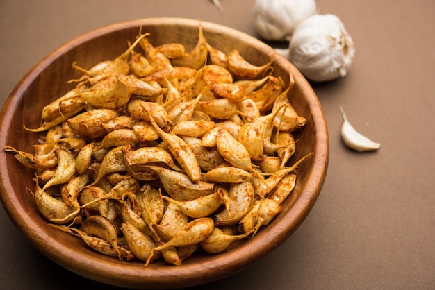 Garlic Fry o Tala Hua Lahsun en hindi, es un plato de acompañamiento o bocadillos populares de Maharashtra, India