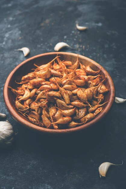 Garlic Fry o Tala Hua Lahsun en hindi, es un plato de acompañamiento o bocadillos populares de Maharashtra, India