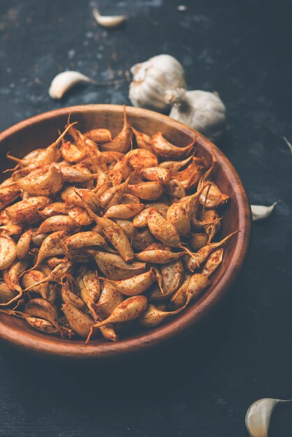 Garlic Fry o Tala Hua Lahsun en hindi, es un plato de acompañamiento o bocadillos populares de Maharashtra, India