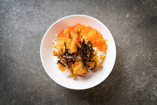 Garnelen Tempura Reisschüssel mit Garnelen Ei und Algen