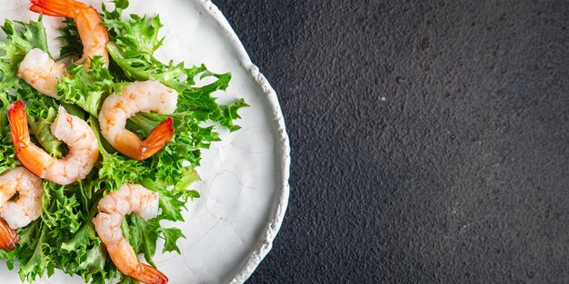 Garnelensalat Meeresfrüchte Snack Meer Delikatessen Diät Mahlzeit auf dem Tisch kopieren Raum Essen Hintergrund rustikal