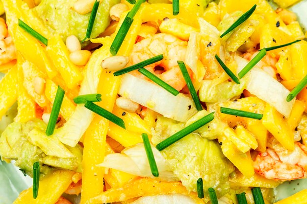 Garnelensalat mit Avocado und Mango