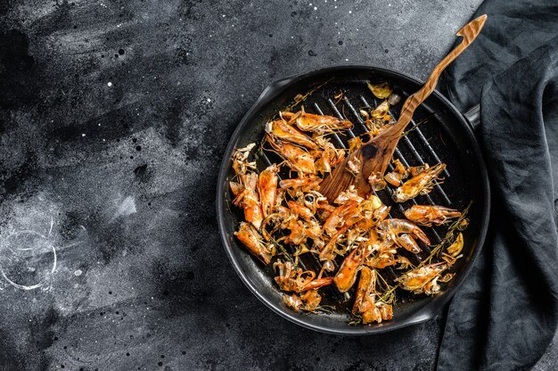 Garnelenscampi gebraten mit Zitrone und Petersilie