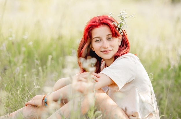 Garota adolescente na natureza