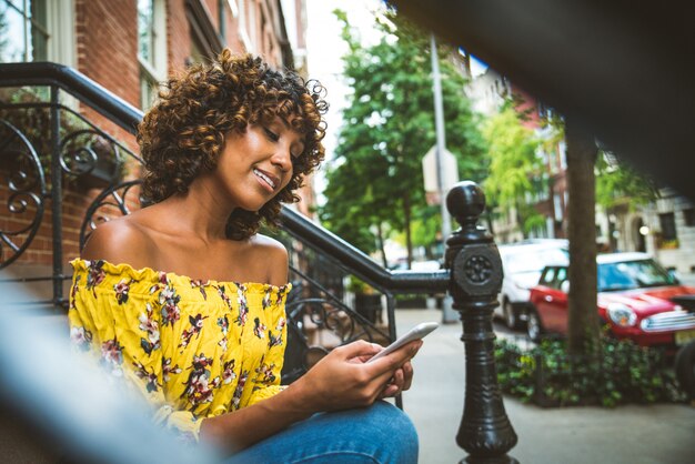 Garota afro-americana bonita em Nova York