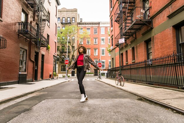 Garota afro-americana bonita em Nova York