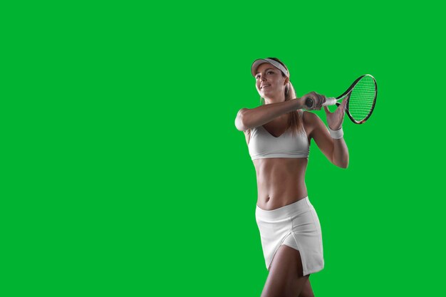 Garota de tênis na tela verde
