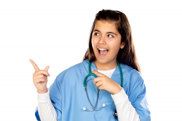 Garota engraçada com uniforme azul médico