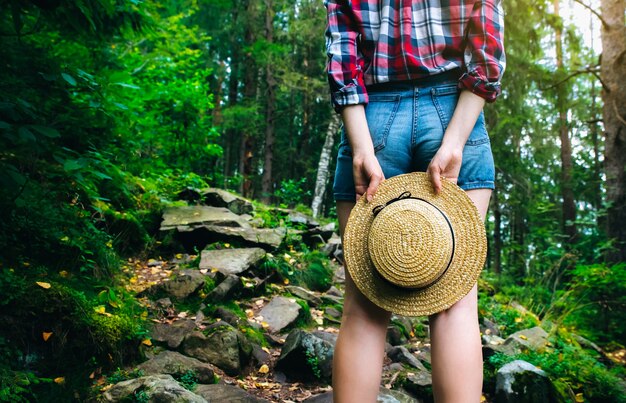 Garota hippie nas montanhas